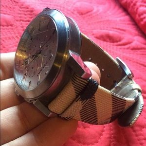 Authentic burberry watch mint condition.